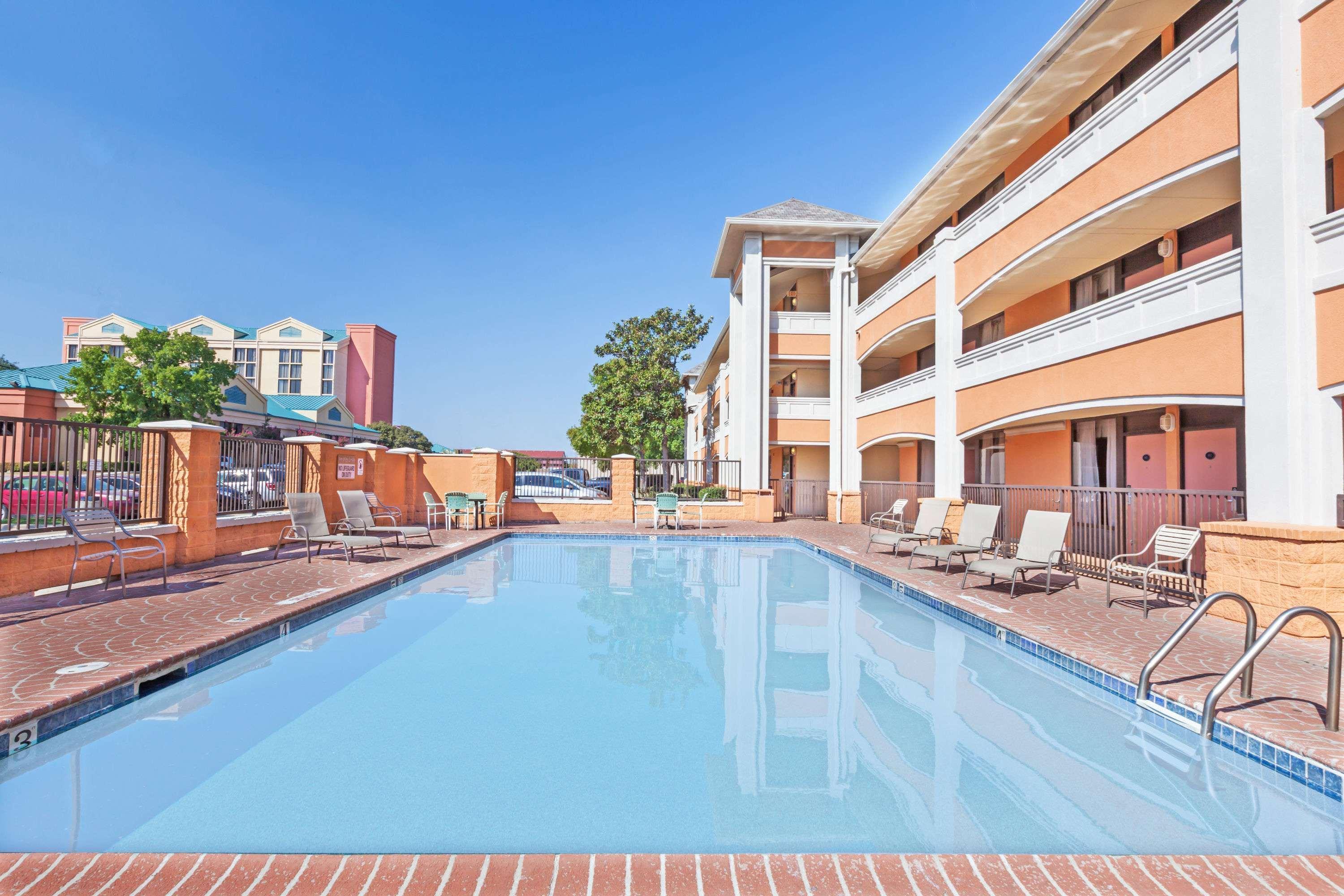 Days Inn By Wyndham Irving Grapevine Dfw Airport North Экстерьер фото