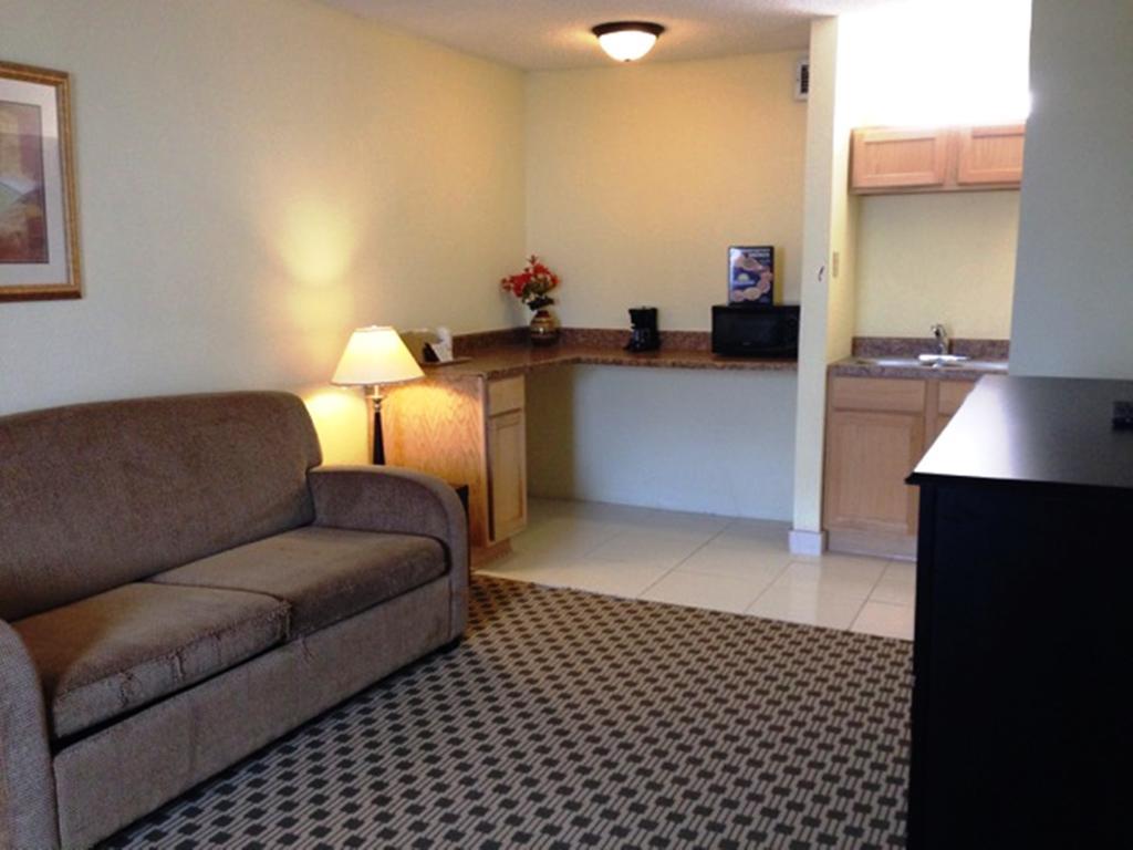 Days Inn By Wyndham Irving Grapevine Dfw Airport North Номер фото